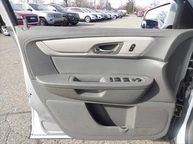 2017 Silver Ice Metallic Chevrolet Traverse