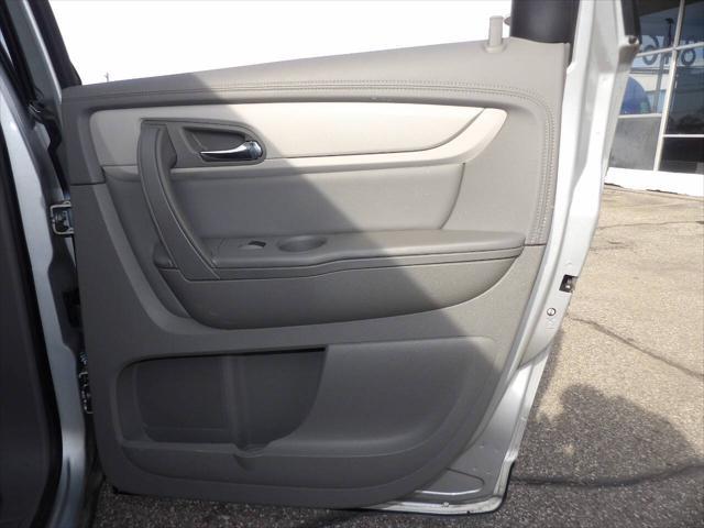 2017 Silver Ice Metallic Chevrolet Traverse