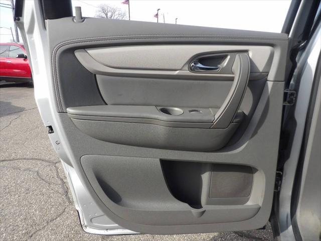 2017 Silver Ice Metallic Chevrolet Traverse