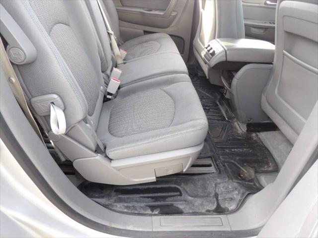 2017 Silver Ice Metallic Chevrolet Traverse
