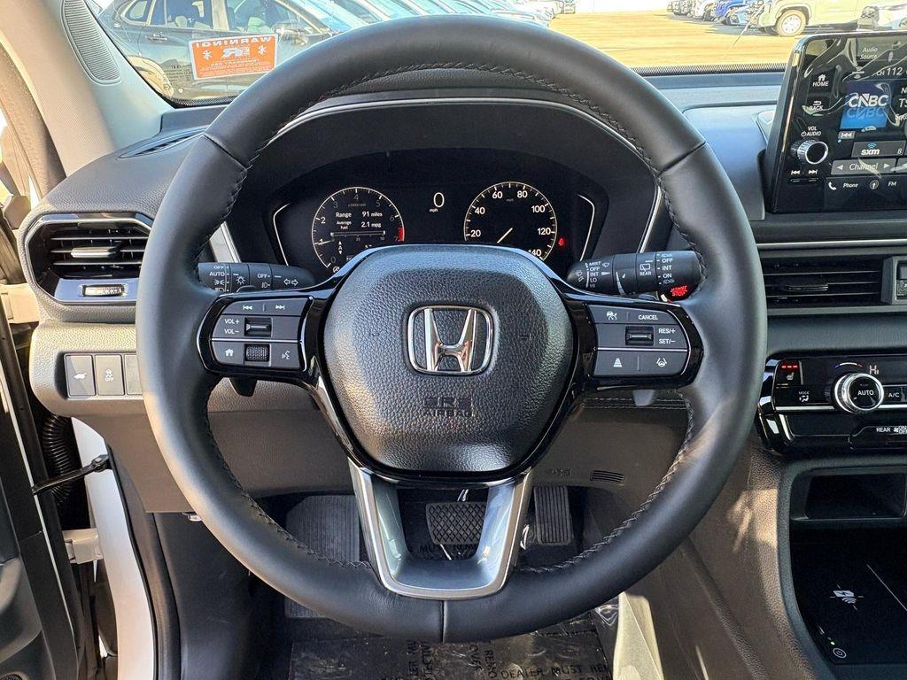 new 2025 Honda Pilot car, priced at $43,680