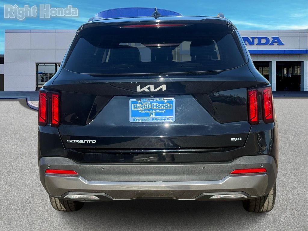 used 2024 Kia Sorento car, priced at $23,018