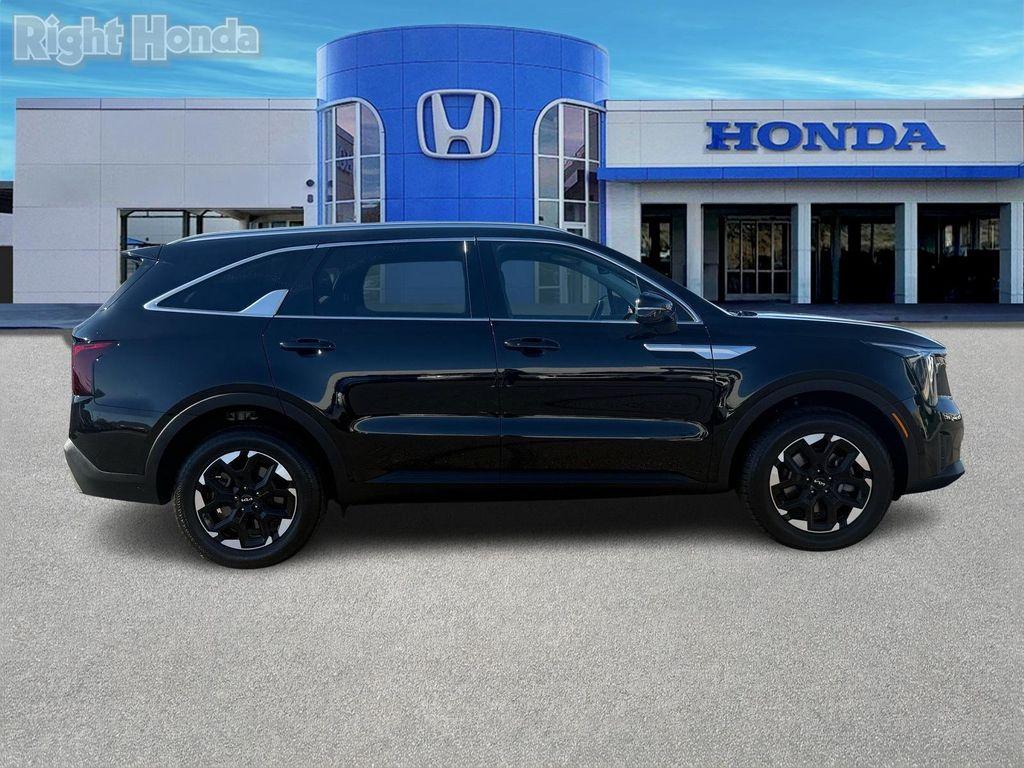 used 2024 Kia Sorento car, priced at $23,018