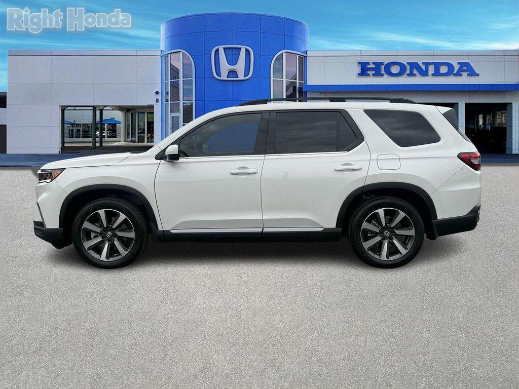 used 2025 Honda Pilot car, priced at $43,389