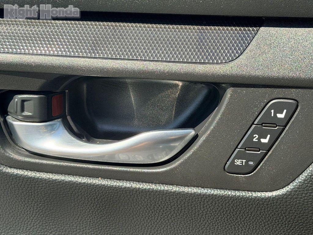 used 2025 Honda CR-V Hybrid car, priced at $32,085