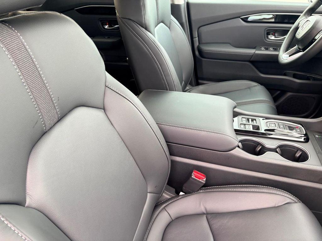 new 2025 Honda Pilot car, priced at $49,848