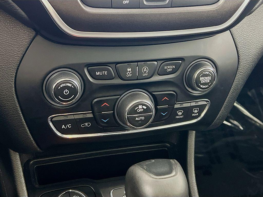 used 2019 Jeep Cherokee car, priced at $17,788