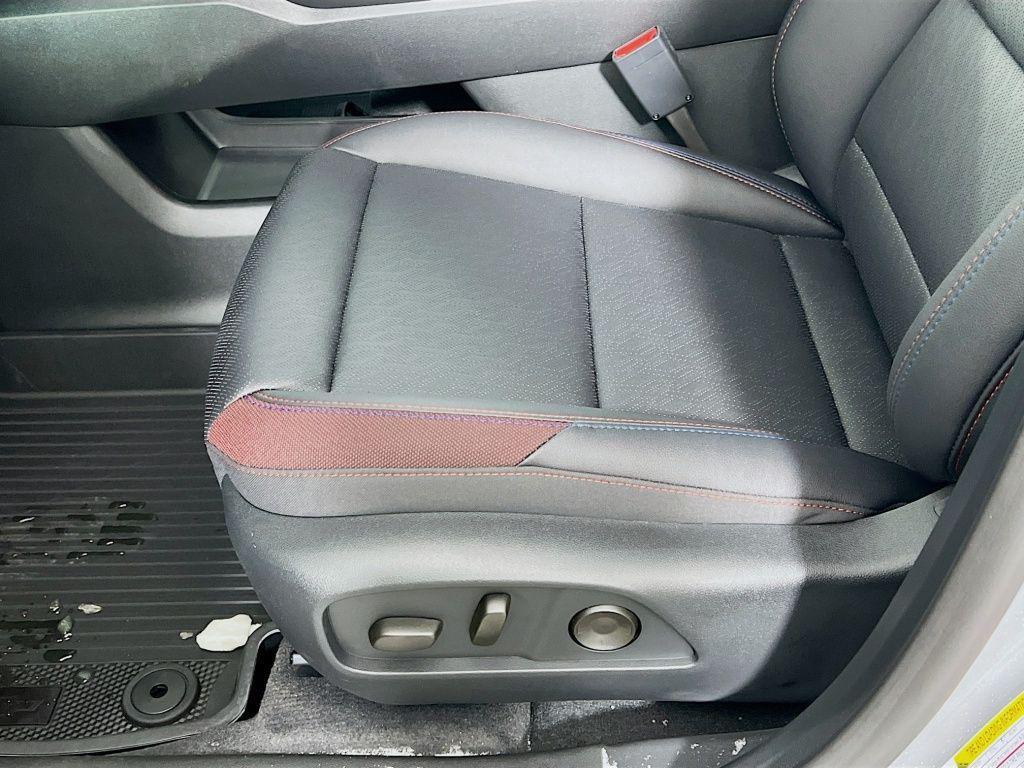 new 2026 Chevrolet Equinox car, priced at $36,178