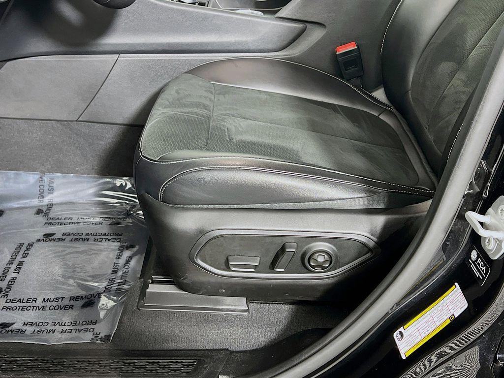 used 2025 Jeep Grand Cherokee car, priced at $35,893