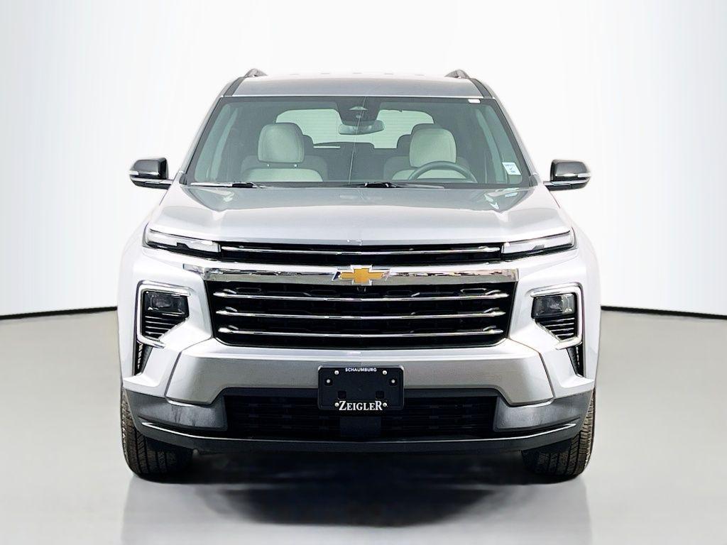 used 2025 Chevrolet Traverse car, priced at $33,899