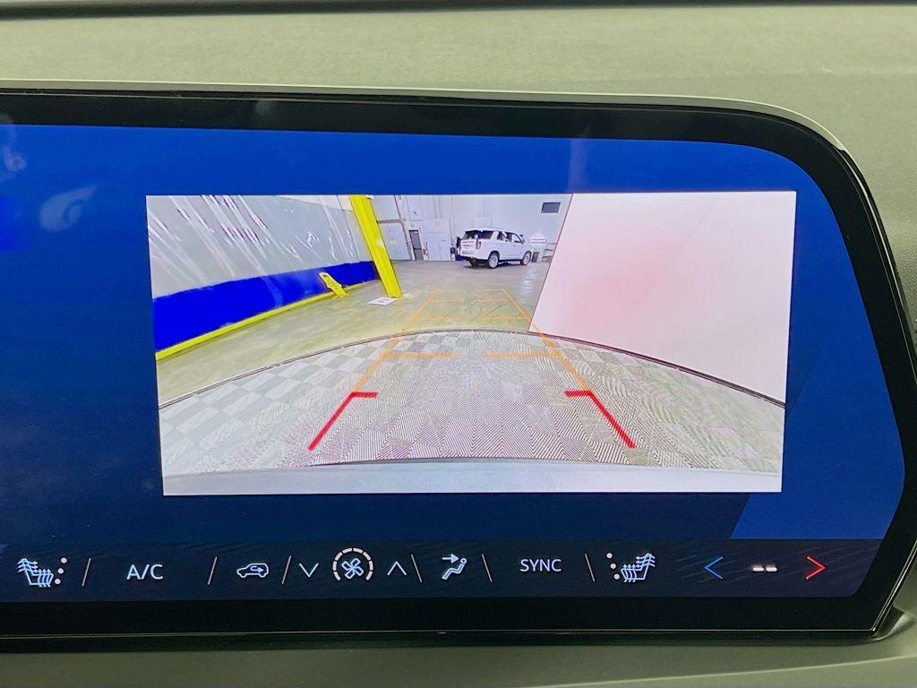 used 2025 Chevrolet Traverse car, priced at $33,899