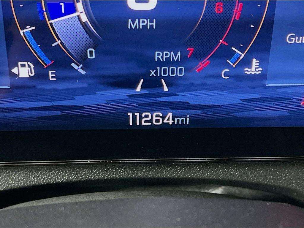 used 2025 Chevrolet Traverse car, priced at $33,899