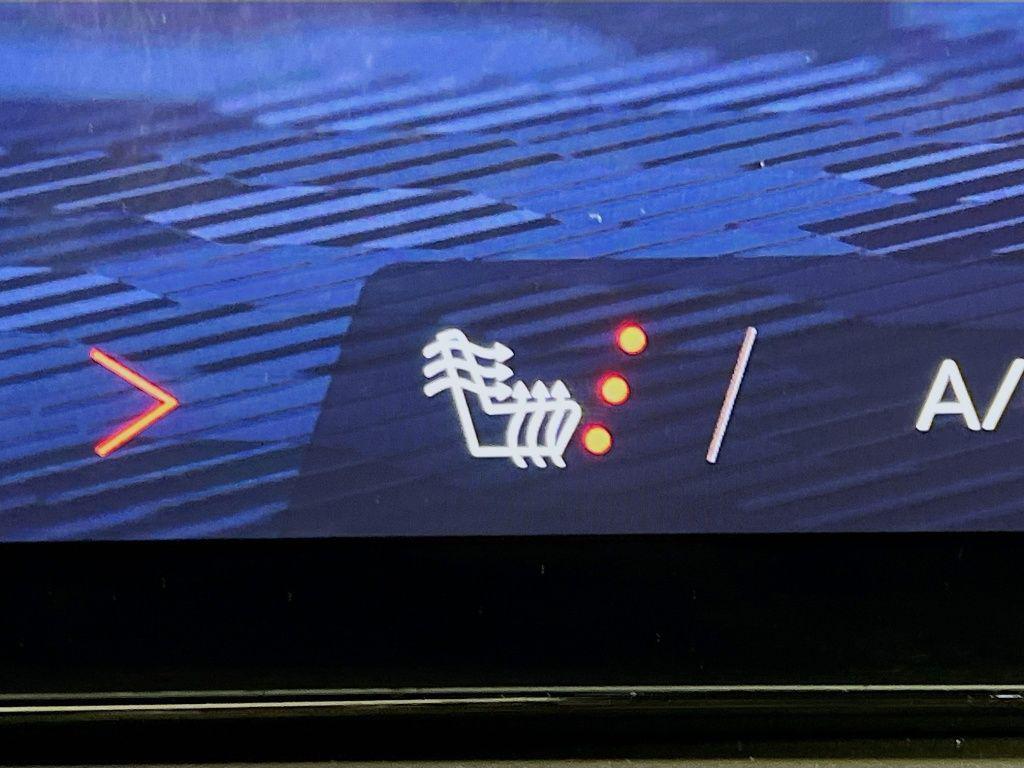 used 2025 Chevrolet Traverse car, priced at $33,899