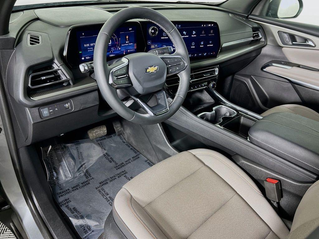 used 2025 Chevrolet Traverse car, priced at $33,899