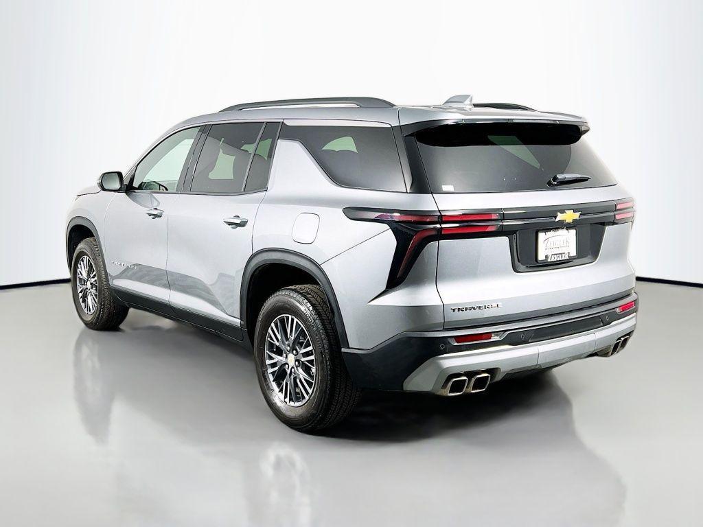 used 2025 Chevrolet Traverse car, priced at $33,899