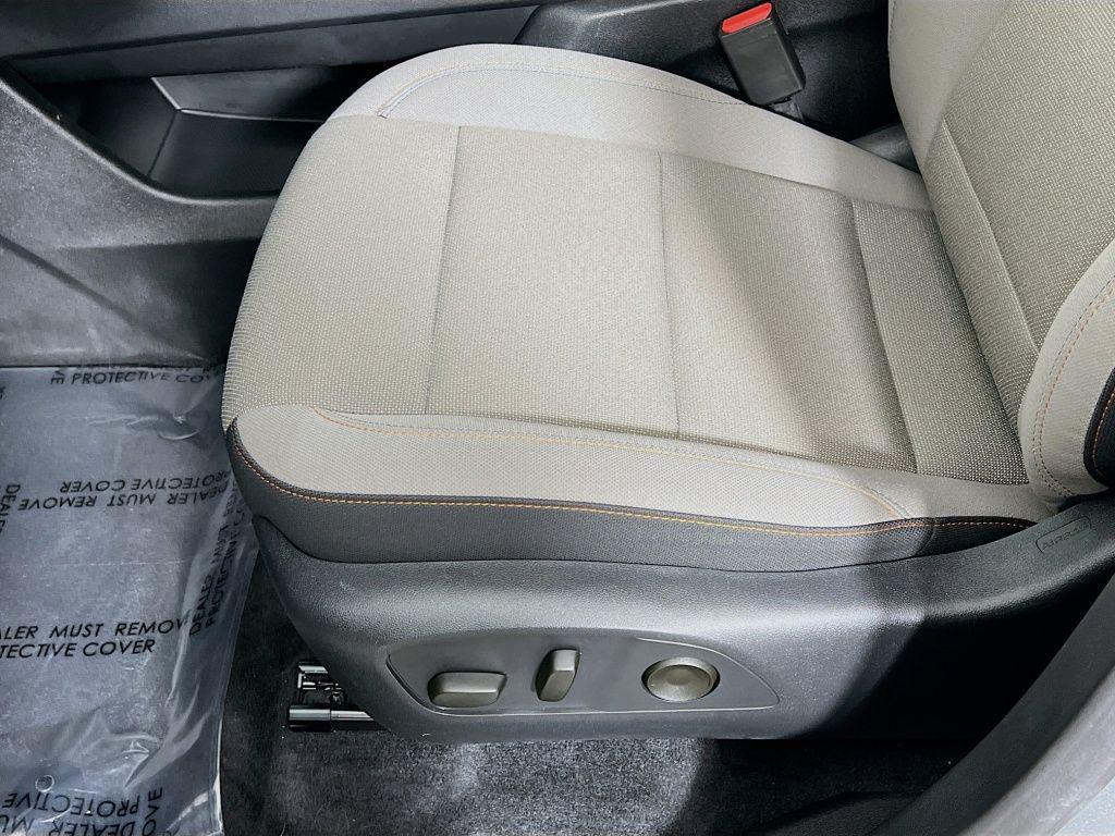 used 2025 Chevrolet Traverse car, priced at $33,899