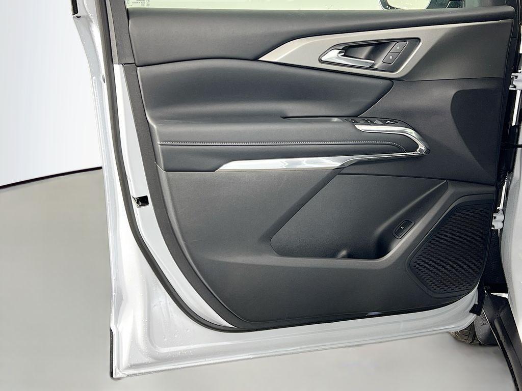 new 2026 Chevrolet Traverse car, priced at $44,025