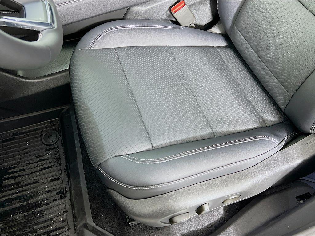 new 2026 Chevrolet Traverse car, priced at $44,025