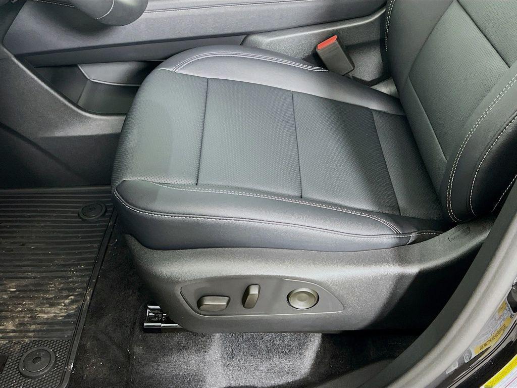 new 2026 Chevrolet Traverse car, priced at $47,716