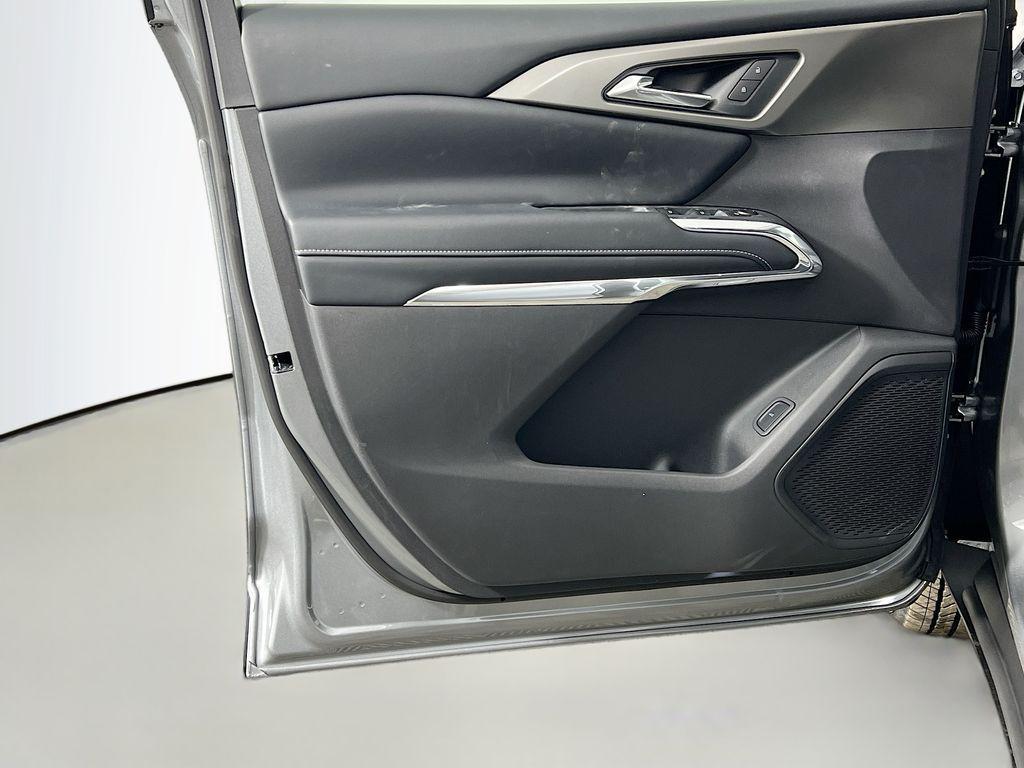 new 2026 Chevrolet Traverse car, priced at $42,147