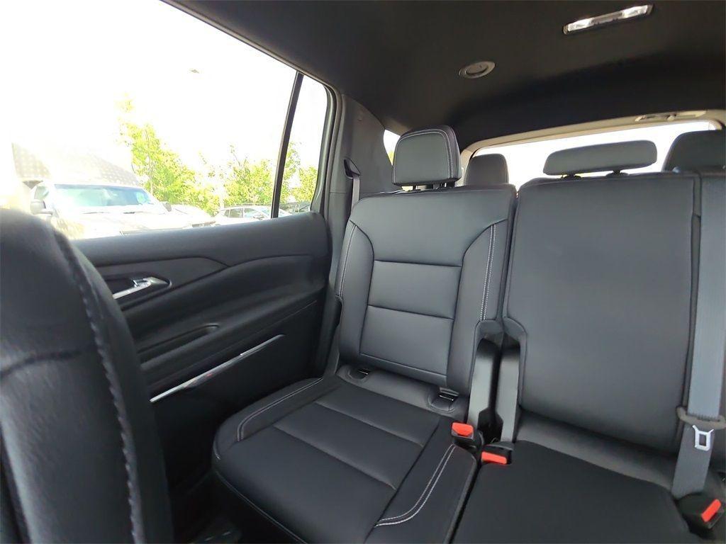 new 2025 Chevrolet Traverse car, priced at $39,861