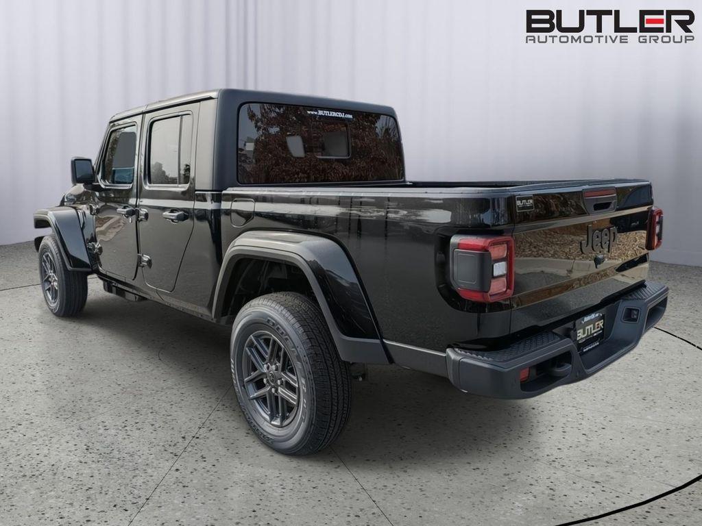 new 2026 Jeep Gladiator car, priced at $43,235