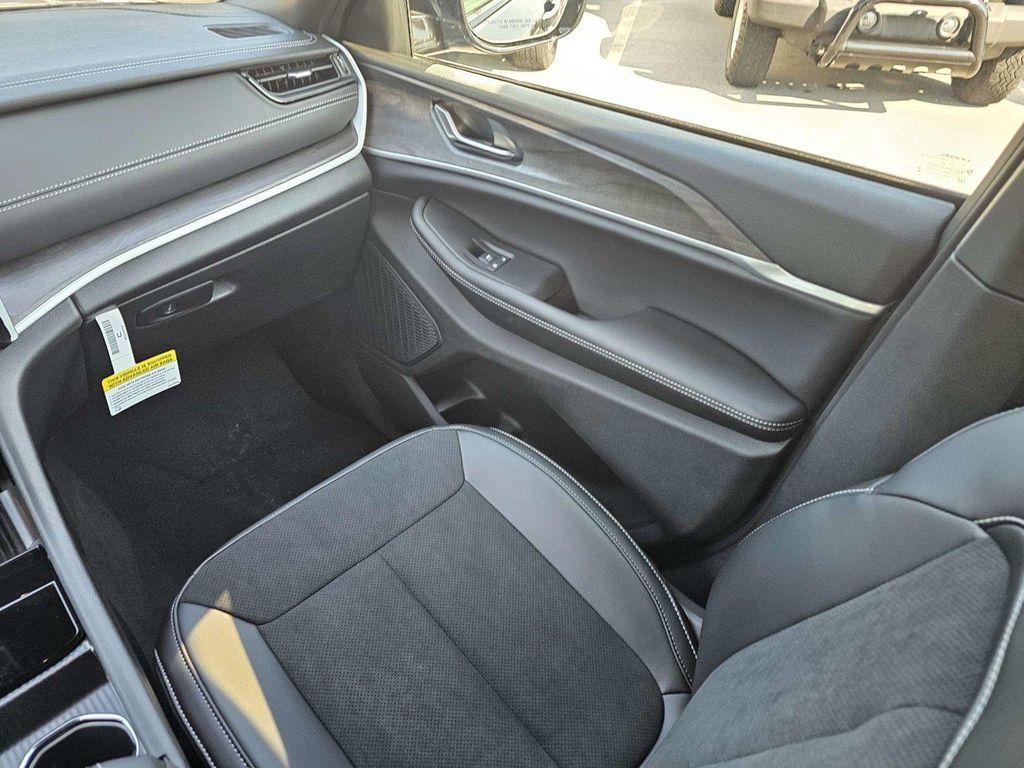 new 2026 Jeep Grand Cherokee car, priced at $39,938