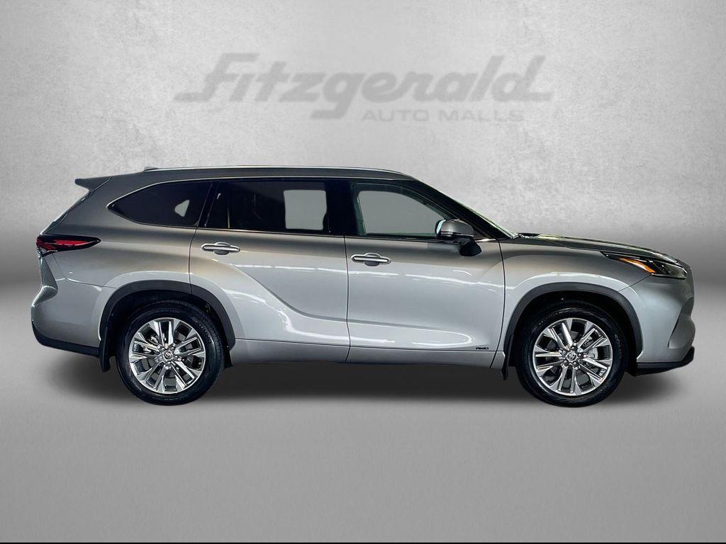 used 2024 Toyota Highlander Hybrid car, priced at $43,500