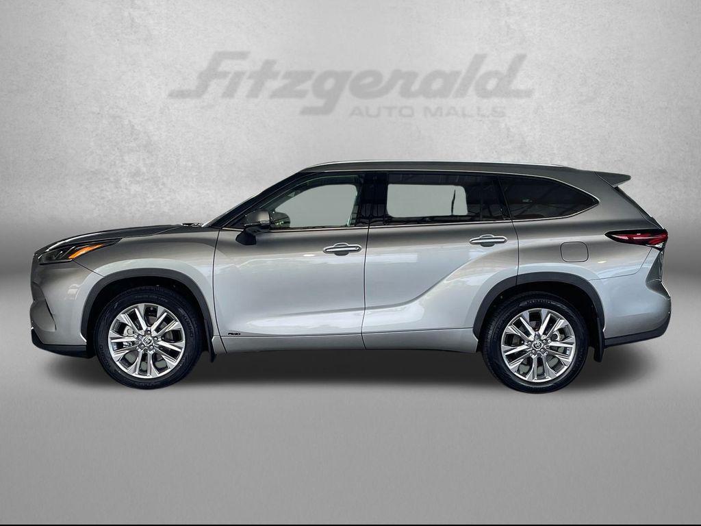 used 2024 Toyota Highlander Hybrid car, priced at $43,500