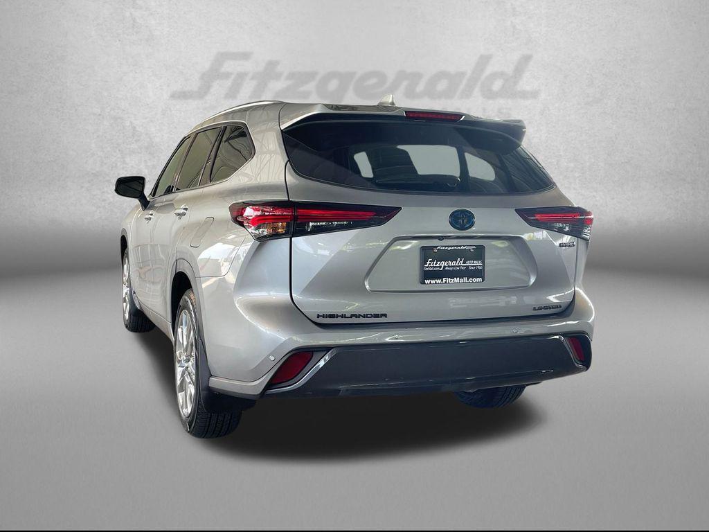 used 2024 Toyota Highlander Hybrid car, priced at $43,500