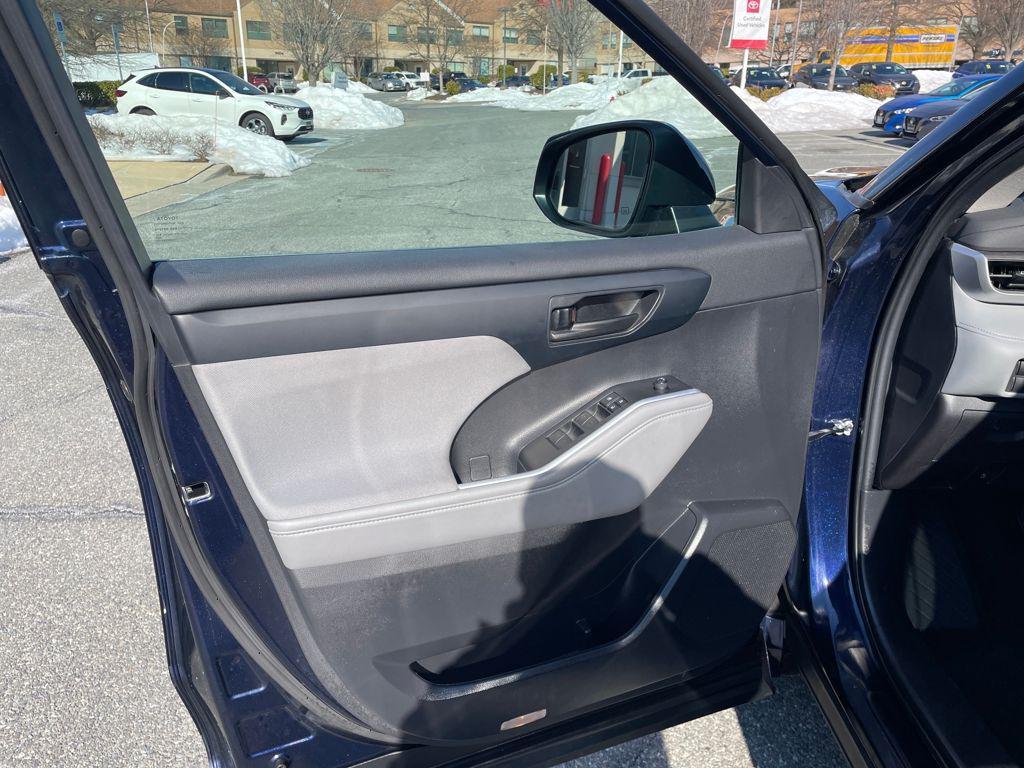 used 2023 Toyota Highlander car, priced at $36,900