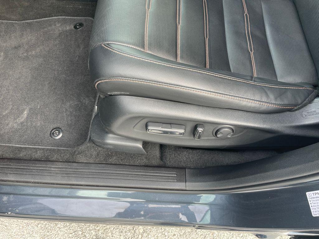 used 2025 Honda CR-V Hybrid car, priced at $29,900