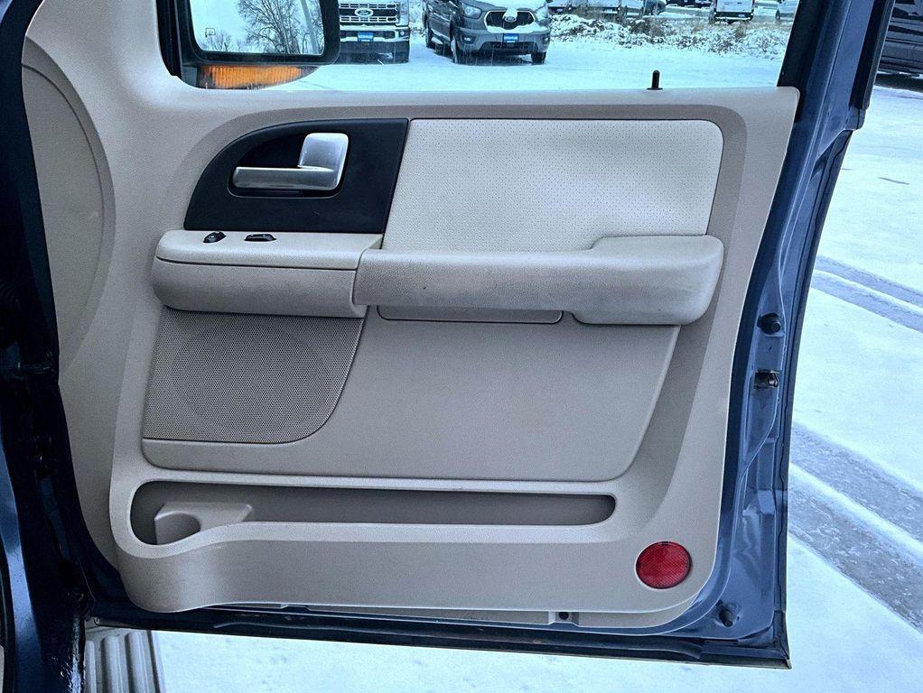 used 2004 Ford Expedition car, priced at $3,995