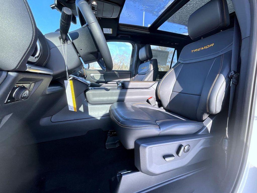 new 2025 Ford Expedition car, priced at $79,258