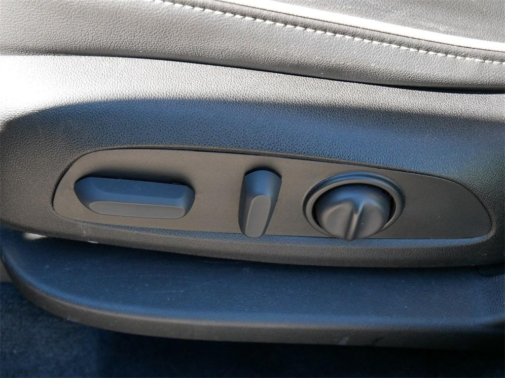 used 2022 Chevrolet Traverse car, priced at $30,557