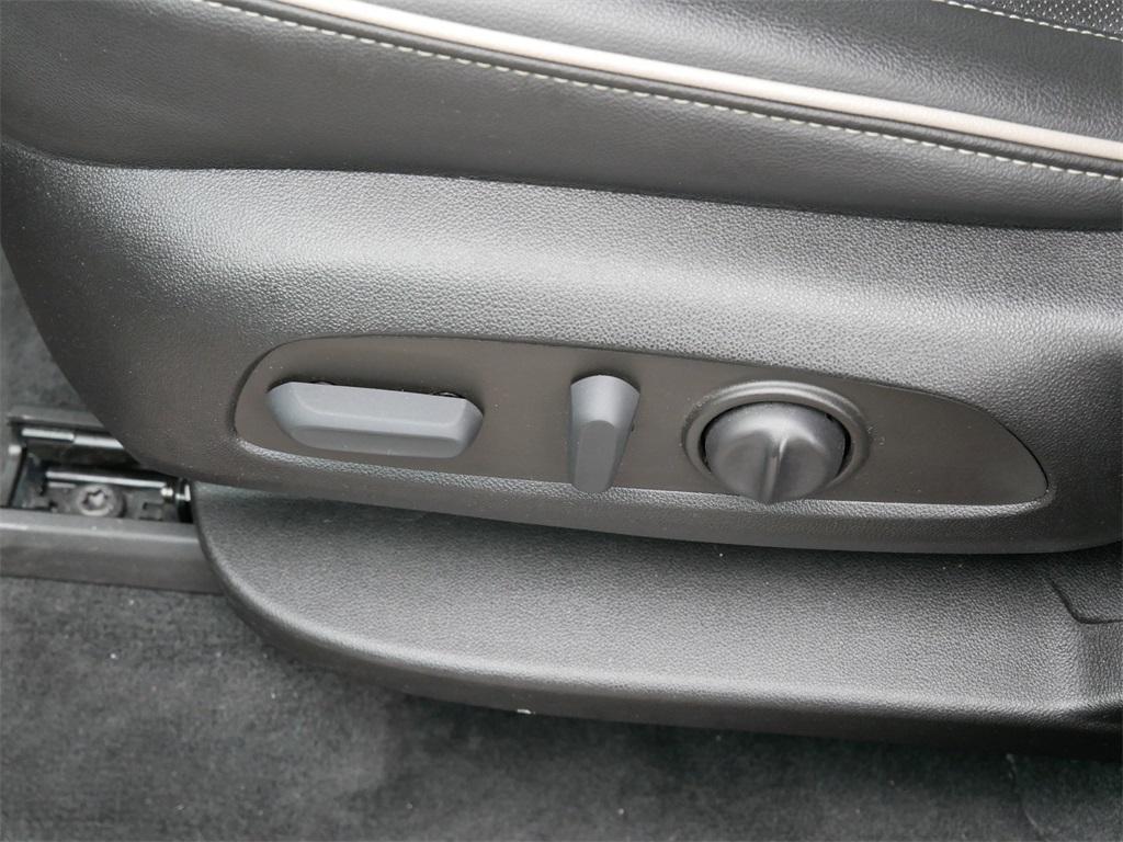 used 2022 Chevrolet Traverse car, priced at $29,453