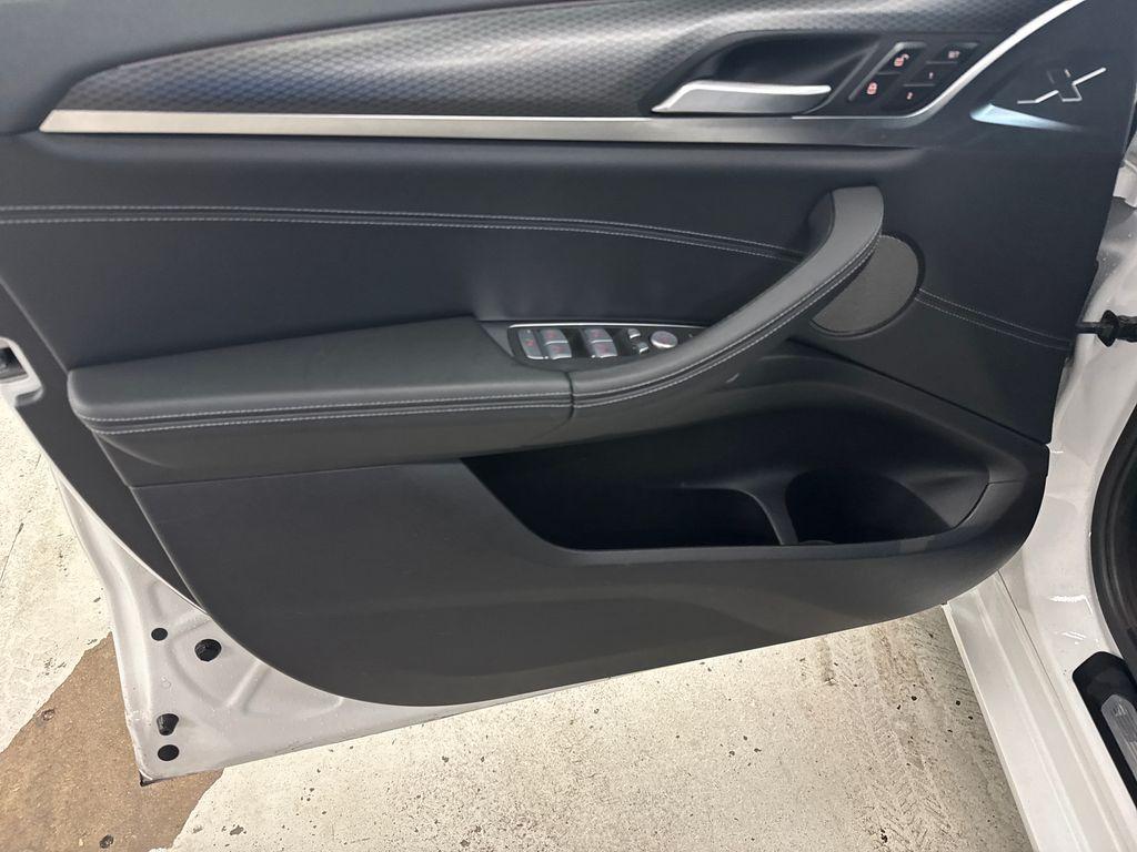 BMW X3 view 10
