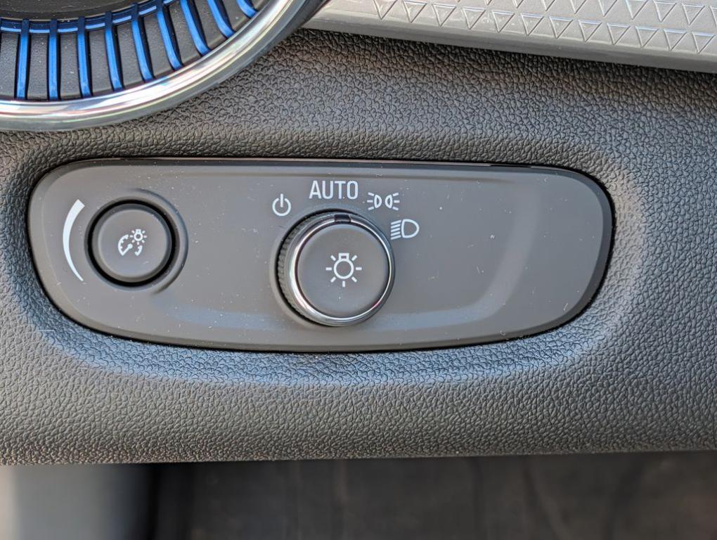 new 2025 Chevrolet Trax car, priced at $22,299