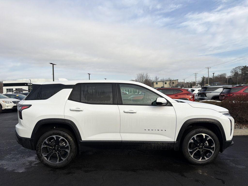 new 2026 Chevrolet Equinox car, priced at $33,632