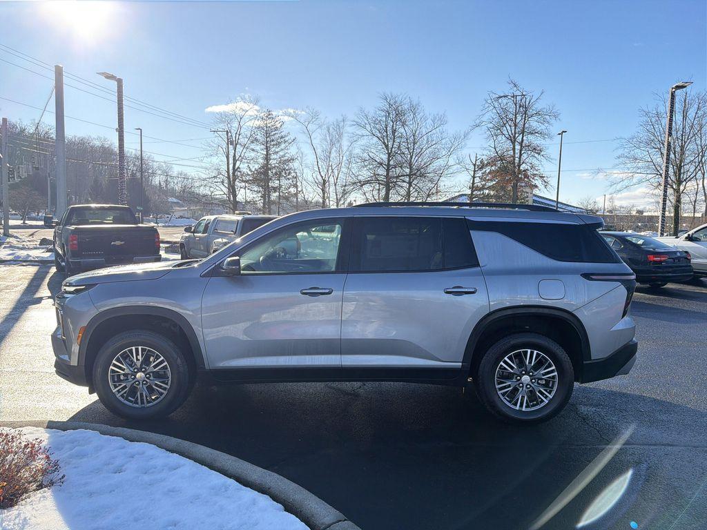 used 2025 Chevrolet Traverse car, priced at $35,639