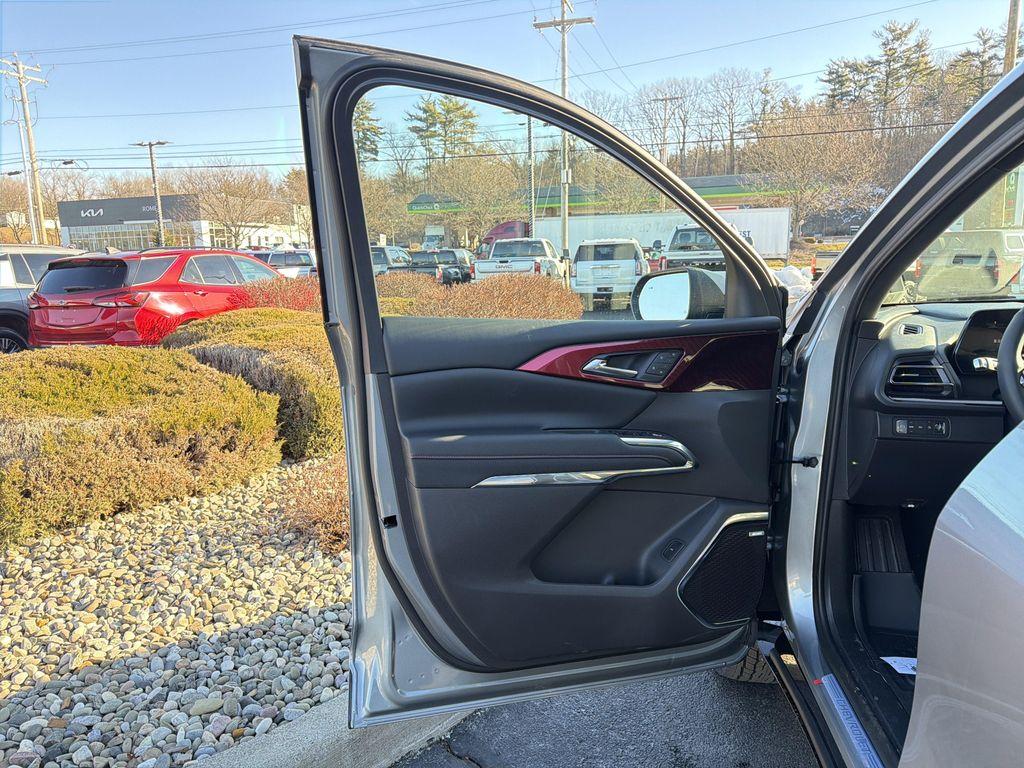 new 2026 Chevrolet Traverse car, priced at $61,220