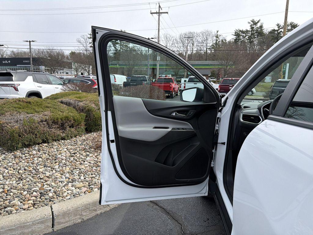 used 2024 Chevrolet Equinox car, priced at $21,999