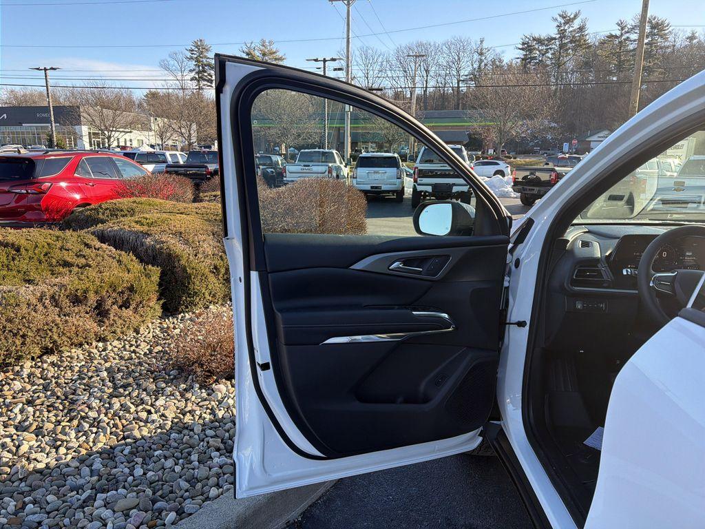 new 2026 Chevrolet Traverse car, priced at $47,405