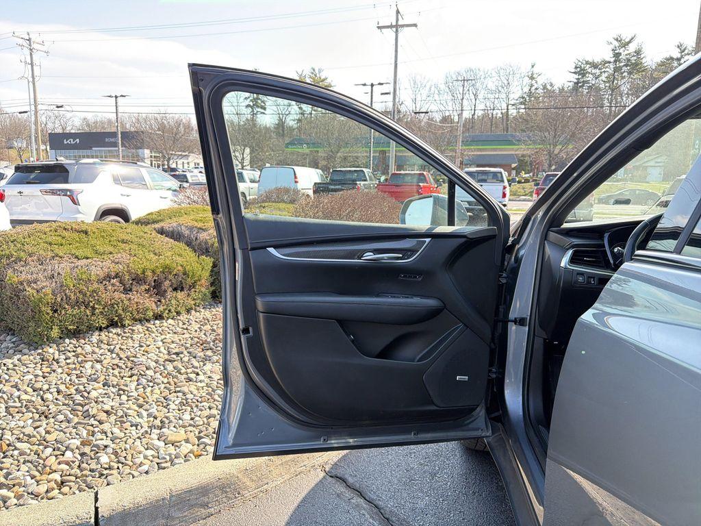 used 2020 Cadillac XT5 car, priced at $22,999