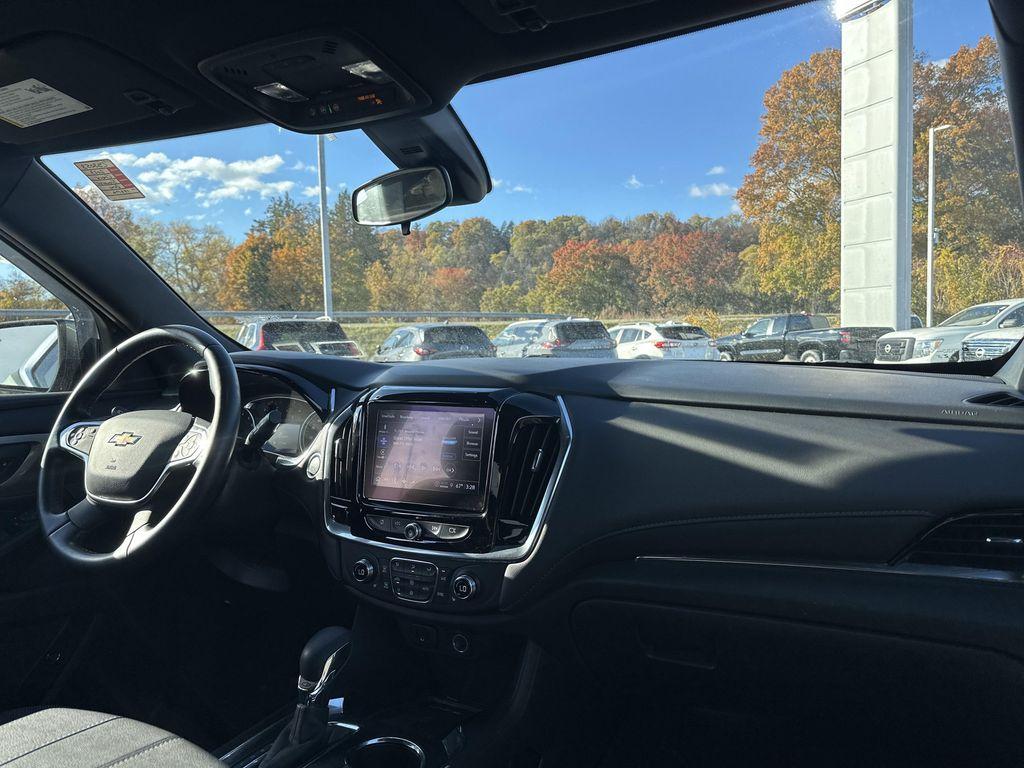 used 2023 Chevrolet Traverse car, priced at $27,699