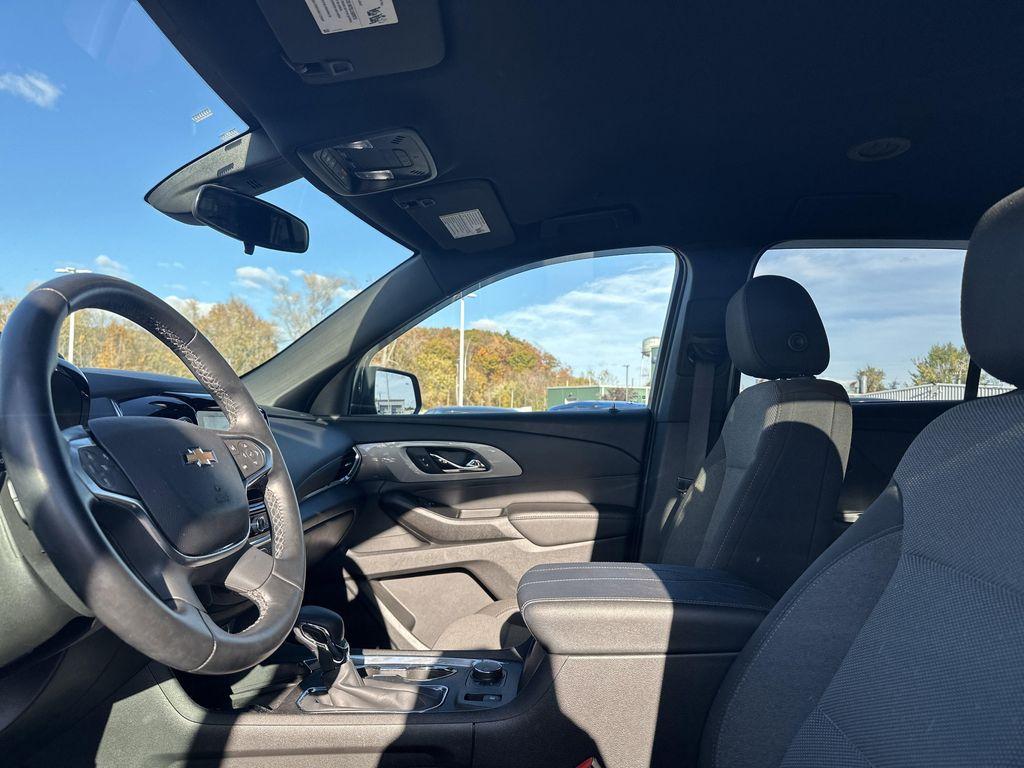 used 2023 Chevrolet Traverse car, priced at $27,699