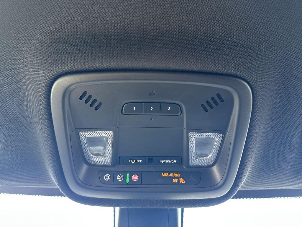 used 2023 Chevrolet Traverse car, priced at $27,699