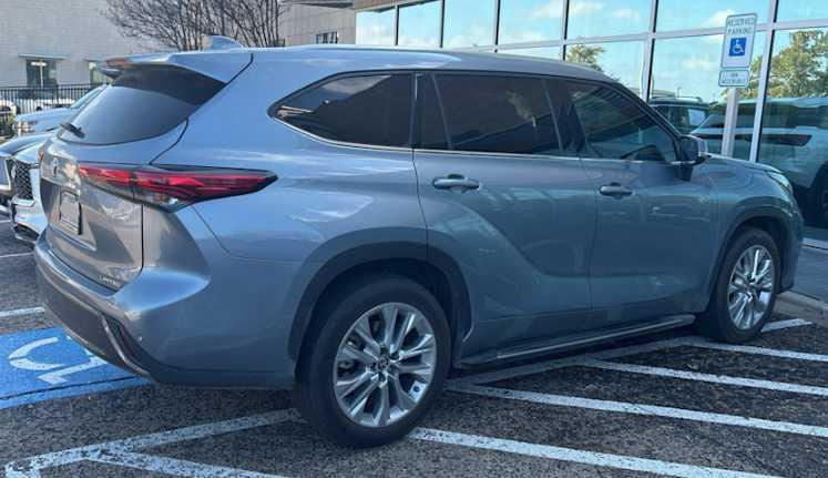 used 2020 Toyota Highlander car, priced at $34,999