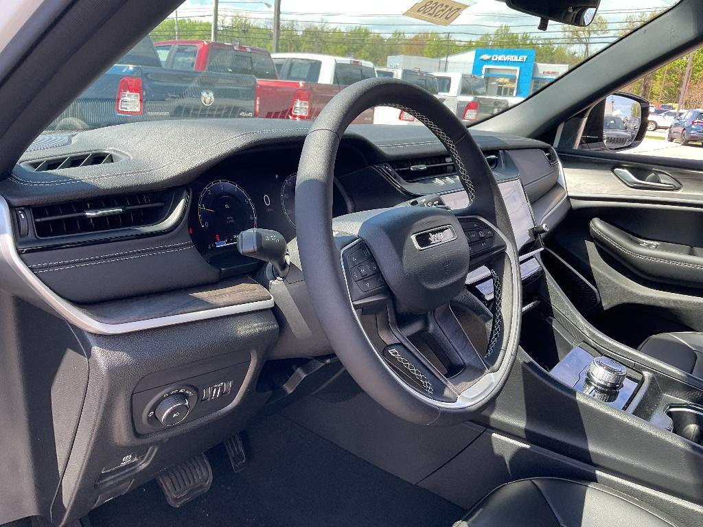 new 2026 Jeep Grand Cherokee car, priced at $46,158