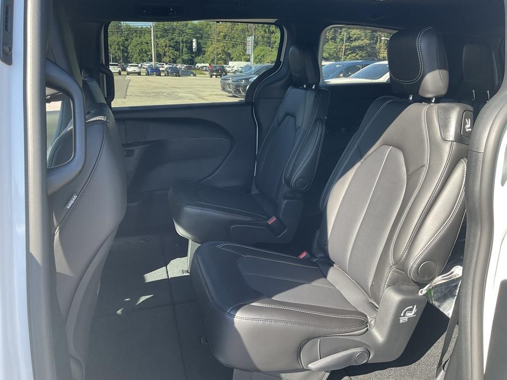 new 2026 Chrysler Pacifica car, priced at $43,778